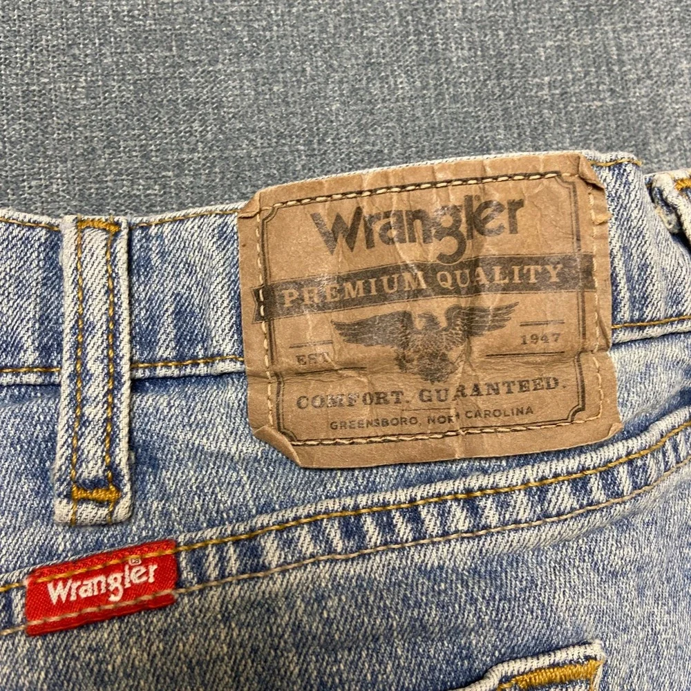 Wrangler Jeans Men 42x30 Blue Denim Low Rise Light Wash Relaxed Fit Straight Leg